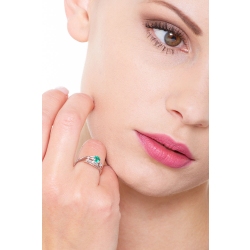 White gold 18k diamond ring with central emerald  2