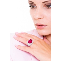 White gold 18k ring with ruby and diamond pavé 2