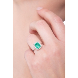18k white gold halo ring with emerald and diamonds  2