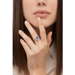 Anello in oro bianco 18k con tanzanite taglio ovale e contorno di diamanti 2