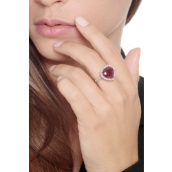 Anillo halo en oro blanco 18k con rubí corazón y diamantes 2
