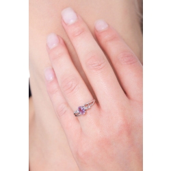 Anillo fino de oro blanco de 18 quilates con amatista ovalada y diamantes 2