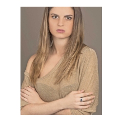 Band ring with diamonds a central blue sapphire 2