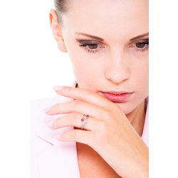 Bague trilogie en or blanc 18 k avec rubis et diamant 2