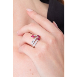Trilogy type ring white gold 18k with three rubies and diamonds 2