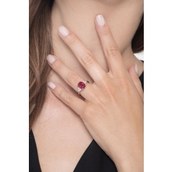 Bague en or blanc 750 avec rubis ovale et diamants 2