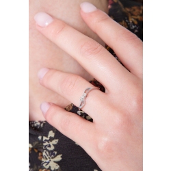 White gold 18k twisted lines ring with three diamonds  2