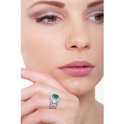 18k white gold band ring with emerald and diamonds  2