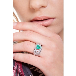 18k white gold band ring with diamonds and emerald 2