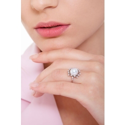 White gold 18k ring with pearl and diamonds petals  2