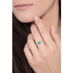 18k white gold with emerald heart cut and diamonds  2