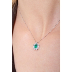 Necklace with emerald and diamonds as pendant 2
