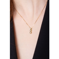Collier en or jaune 18k avec pendentif trilogie en diamants 2