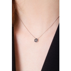 Pendentif en or blanc 18k avec fleur en diamants noirs et blancs 2