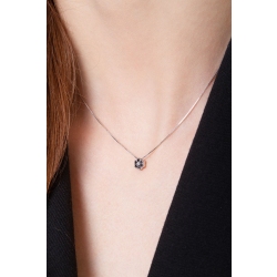 Collar con flor en oro blanco 750 con diamantes negros 2