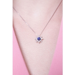 Collar oro blanco 18K con estrella con un zafiro azul y diamantes 2