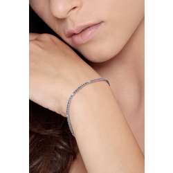 Bracelet tennis griffes en or blanc 18K avec saphirs bleus et diamants 2