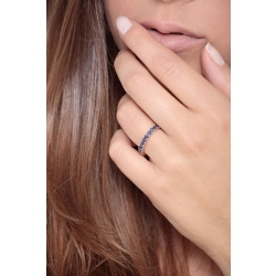 Anillo Eternity en oro rosa 18k con zafiros azules 2