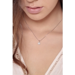 Round diamond pendant in 18k white gold 2