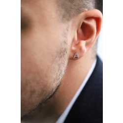 A letter earring in 18k white gold and diamonds 2