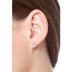 Letter earring O in white gold and diamonds 2
