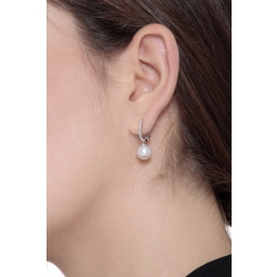 Boucles d’oreilles pendantes en or blanc 18 carats avec perles de culture et diamants 2