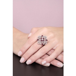 Bague fleur en or blanc 18k avec rubis ovales et diamants 2