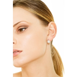 Boucles d'oreilles en or blanc 18k avec des perles et diamants 2