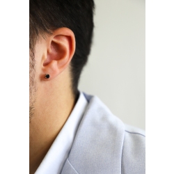 Pendiente mono en oro blanco de 18k a 4 garras con diamante negro  2