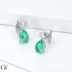 18k white gold earrings with emeralds pear cut and diamonds 2