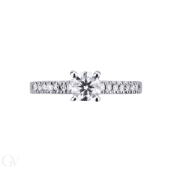 Solitaire setting white gold 18k with diamonds on the shank