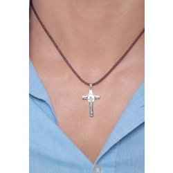 Colgante elegante Oro Blanco 18k Cruz con Cristo 2