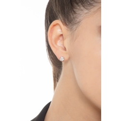 Pendientes solitarios en oro blanco de 18k con diamantes 2
