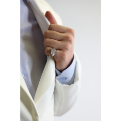 ague pavée en or avec des diamants pour doigt mignon 2