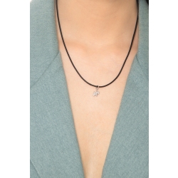 Pendentif chien en or blanc 18k avec zircones 2