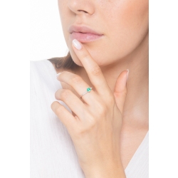 Ring with a central emerald and diamonds on an irregular shank  2