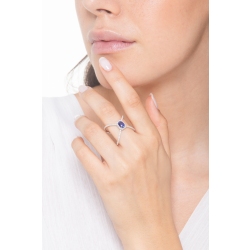 Criss cross ring white gold 18k with a blue sapphire and diamonds  2