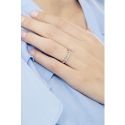 Anillo 5 diamantes en oro blanco de 18 kilates 2