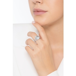 Anello con acquamarina ovale e diamanti a fascia in oro bianco 2