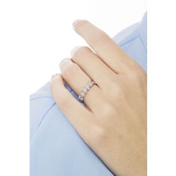 Media alianza con 5 diamantes 1,00 quilates en oro blanco 18 kilates 2