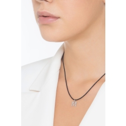 Colgante con inicial M oro blanco 18 quilates 2