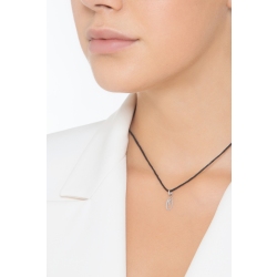 Pendant with initial letter O in italic in 18k white gold 2