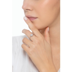 Flower halo ring in white gold 750 with diamonds 2