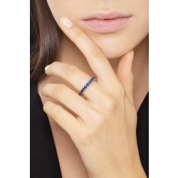 Anello modello Eternity in Oro Bianco 18k con Zaffiro Blu 2