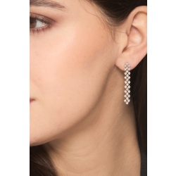 Boucles d'oreilles pendantes en tissu en or blanc 18k avec des diamants 2