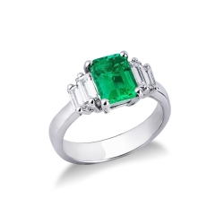 White gold 18k ring with emerald and diamonds baguette cut