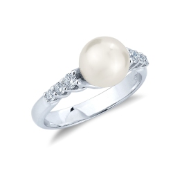 18k white gold ring with pearl and diamonds 
