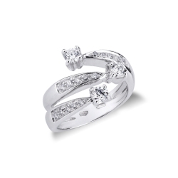 Anillo de tres bandas en oro blanco de 18k con diamantes