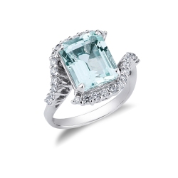 White gold 18k ring with aquamarine octagonal cut and diamonds 