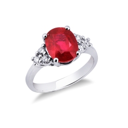 White gold 18k ring with a central ruby and three diamonds per side 